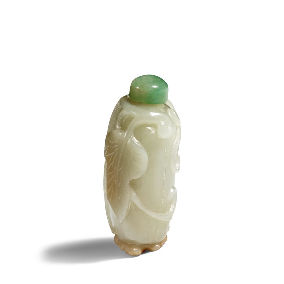 A CELADON JADE 'GOURD AND BUTTERFLY' SNUFF BOTTLE 1880-1940 - 2