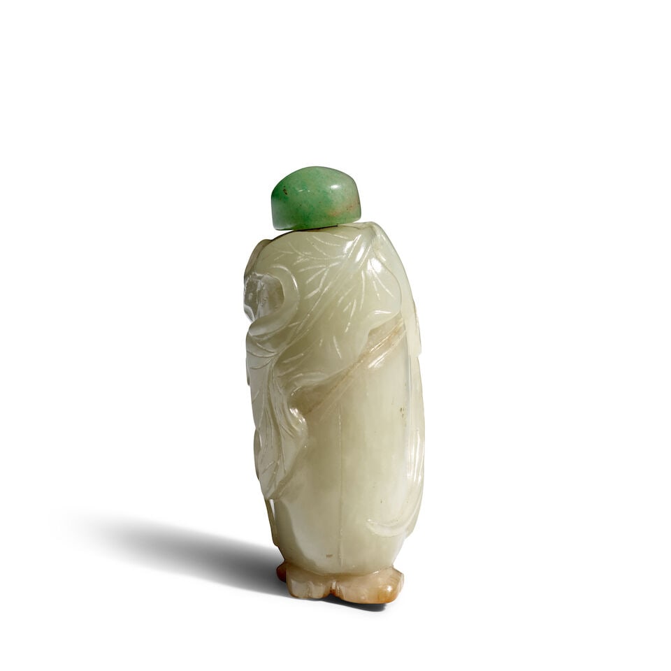 A CELADON JADE 'GOURD AND BUTTERFLY' SNUFF BOTTLE 1880-1940 - 3