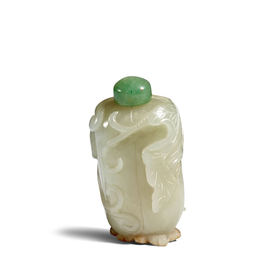 A CELADON JADE 'GOURD AND BUTTERFLY' SNUFF BOTTLE 1880-1940 - 4