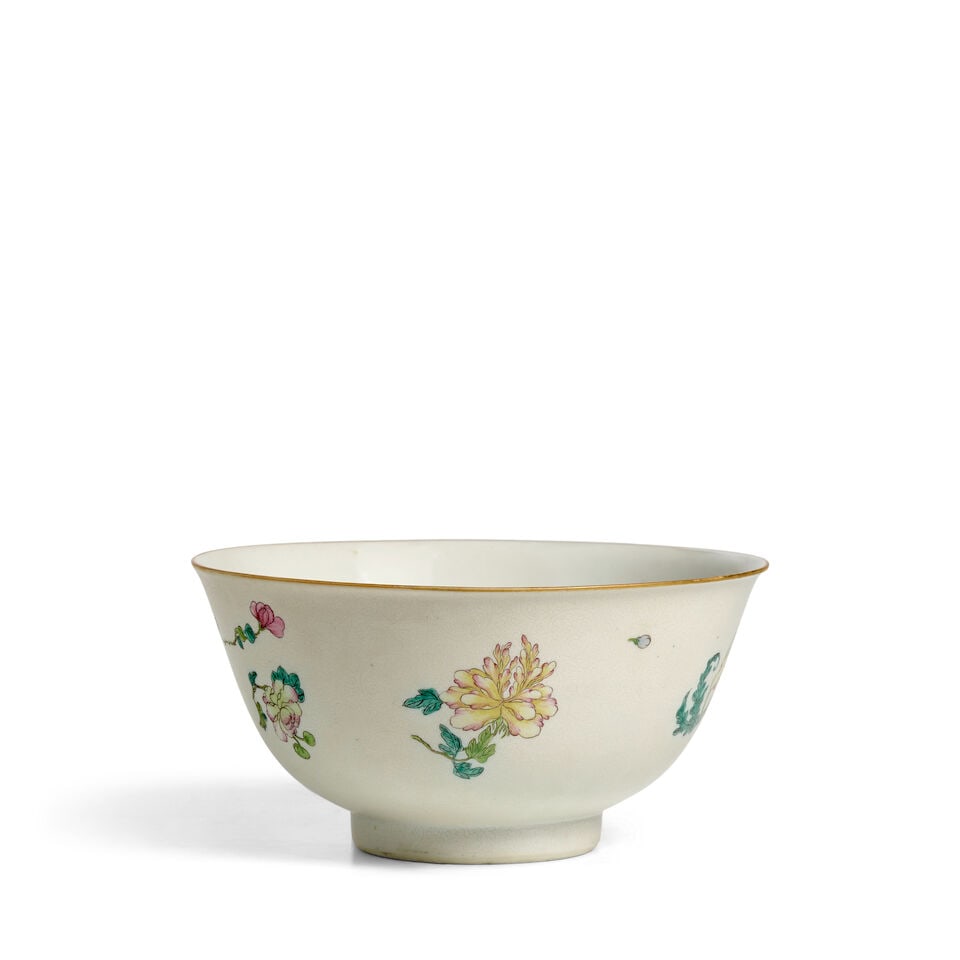 A FAMILLE-ROSE SGRAFITTO 'FLORAL' BOWL Qianlong period, later enameled - 3