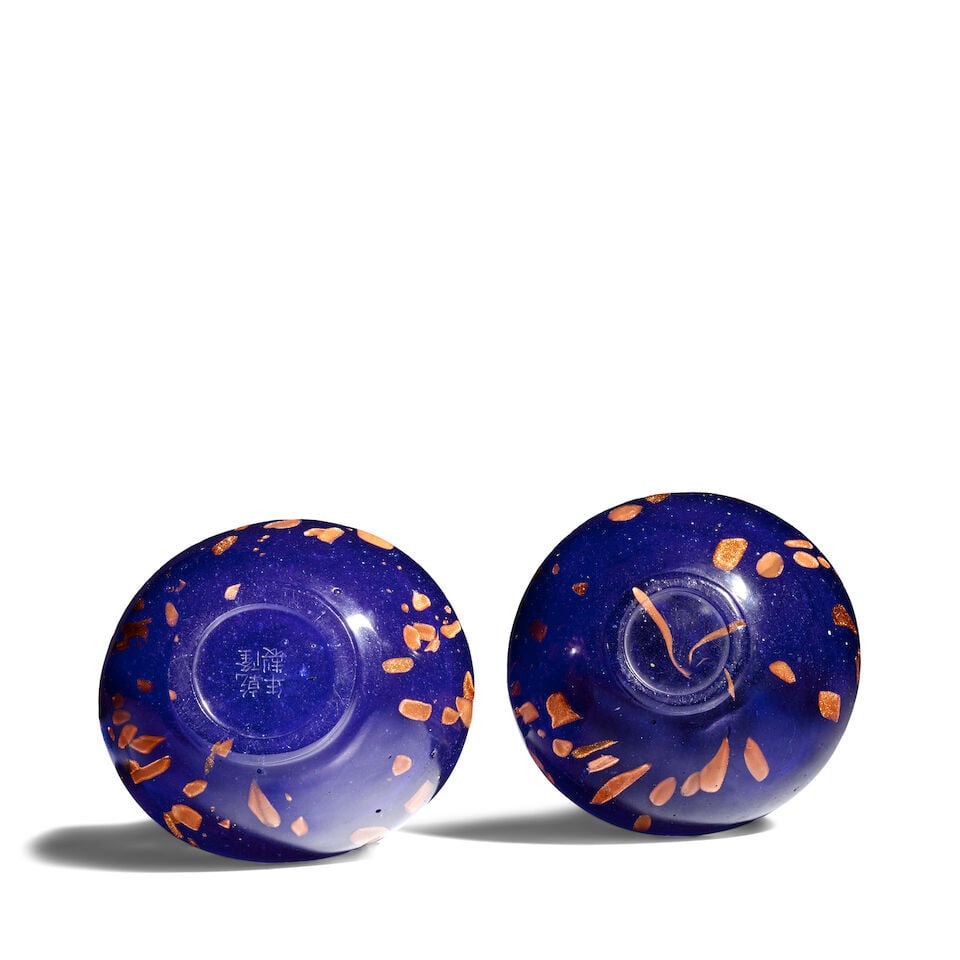 TWO GILT-FLECKED BLUE GLASS VASES 18th/19th century (2) - 3