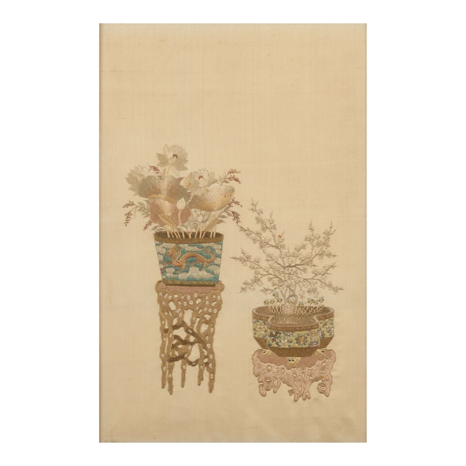 A SET OF FOUR SILK EMBROIDERED 'ANTIQUES' PANELS 20th century (4) - 3