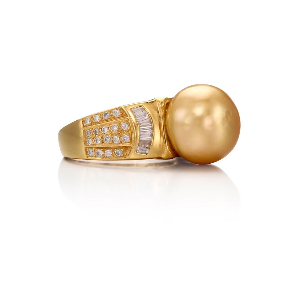 18K GOLD, CULTURED PEARL AND DIAMOND RING - 2