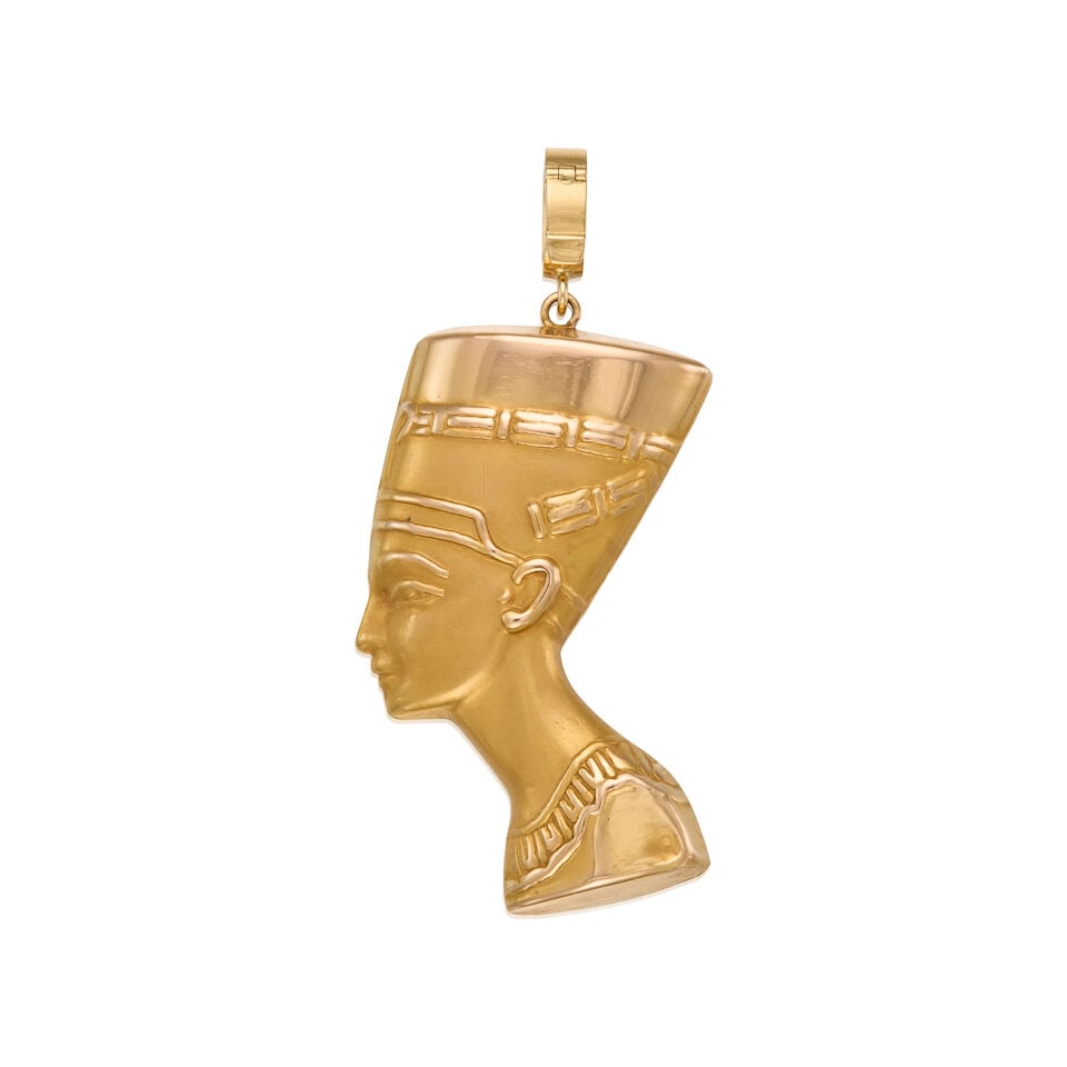 AN 18K GOLD FIGURE PENDANT - 2