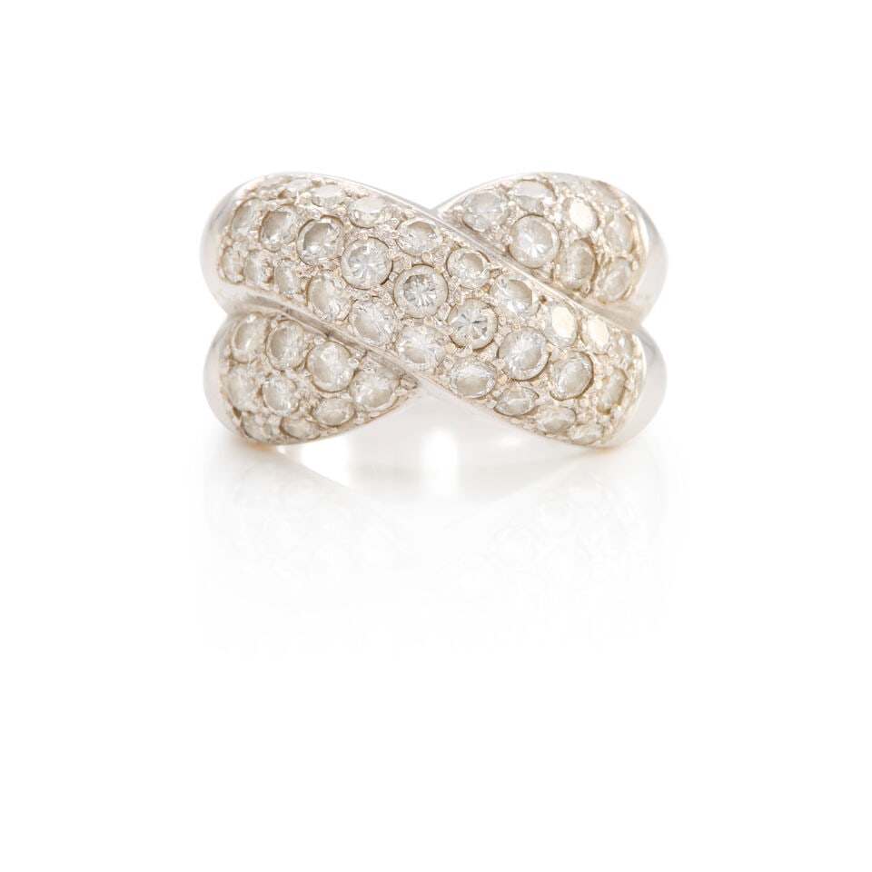 18K WHITE GOLD AND DIAMOND RING: 18K WHITE GOLD AND DIAMOND RING • Numerous round shaped diamonds weighing approximately 1.80 carats total • Size 6 1/4 • Estimated gross weight: 11.5 grams Footnotes: OVERALL CONDITI