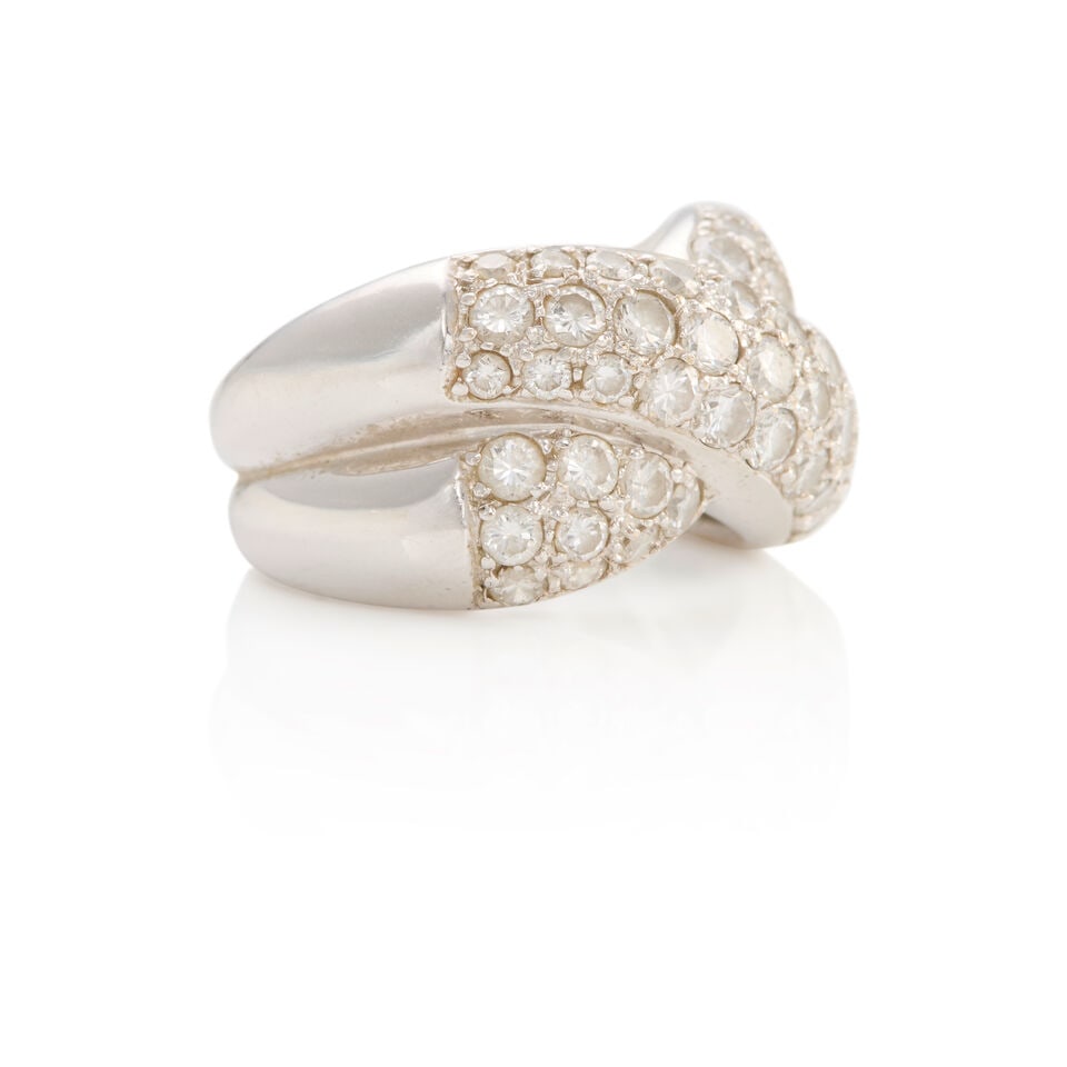 18K WHITE GOLD AND DIAMOND RING - 2