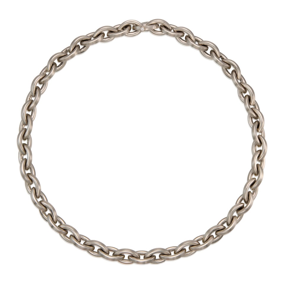 A PLATINUM CHAIN NECKLACE (1 of 1)