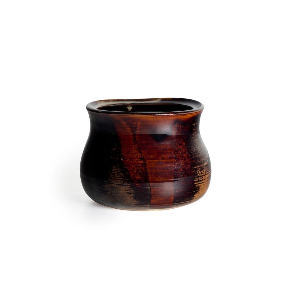 Takatori Hachizan XIII (Born 1960), A Stoneware Mizusashi (Container for Fresh Water) Japan, Sho... - 2