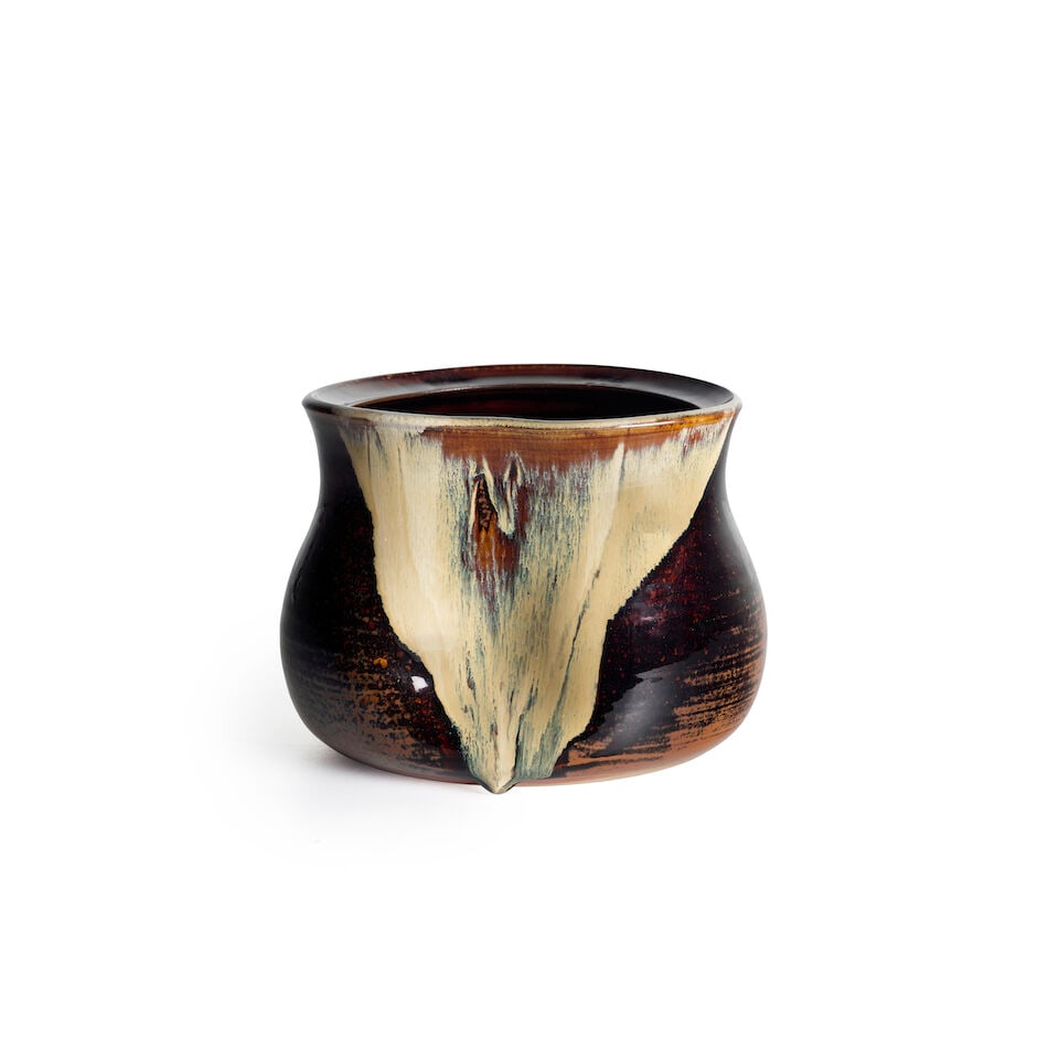 Takatori Hachizan XIII (Born 1960), A Stoneware Mizusashi (Container for Fresh Water) Japan, Sho... - 3