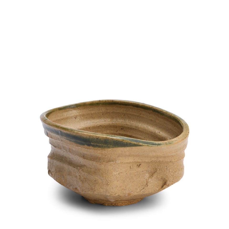 An E-garatsu Tea Bowl Japan, Edo period (1615-1868) or Meiji era (1868-1912), 19th century, - 2