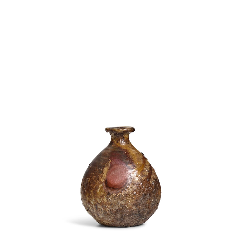 Fujiwara Yu (1931-2001), A Bizen Stoneware Tokkuri (Sake Bottle) Japan, Showa (1926-1989) or Hei... - 2