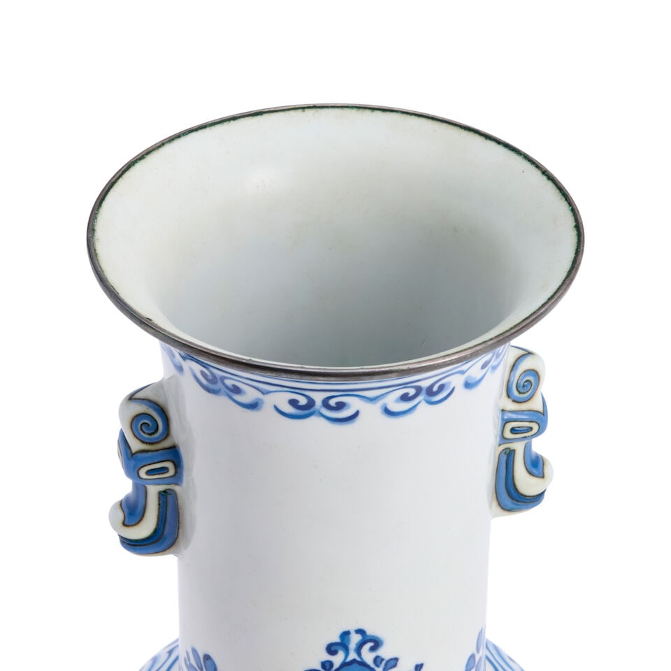 Inaba Nanaho (1851-1931), A Blue and White Cloisonné Vase Japan, Taisho (1912-1926) or Show... - 3