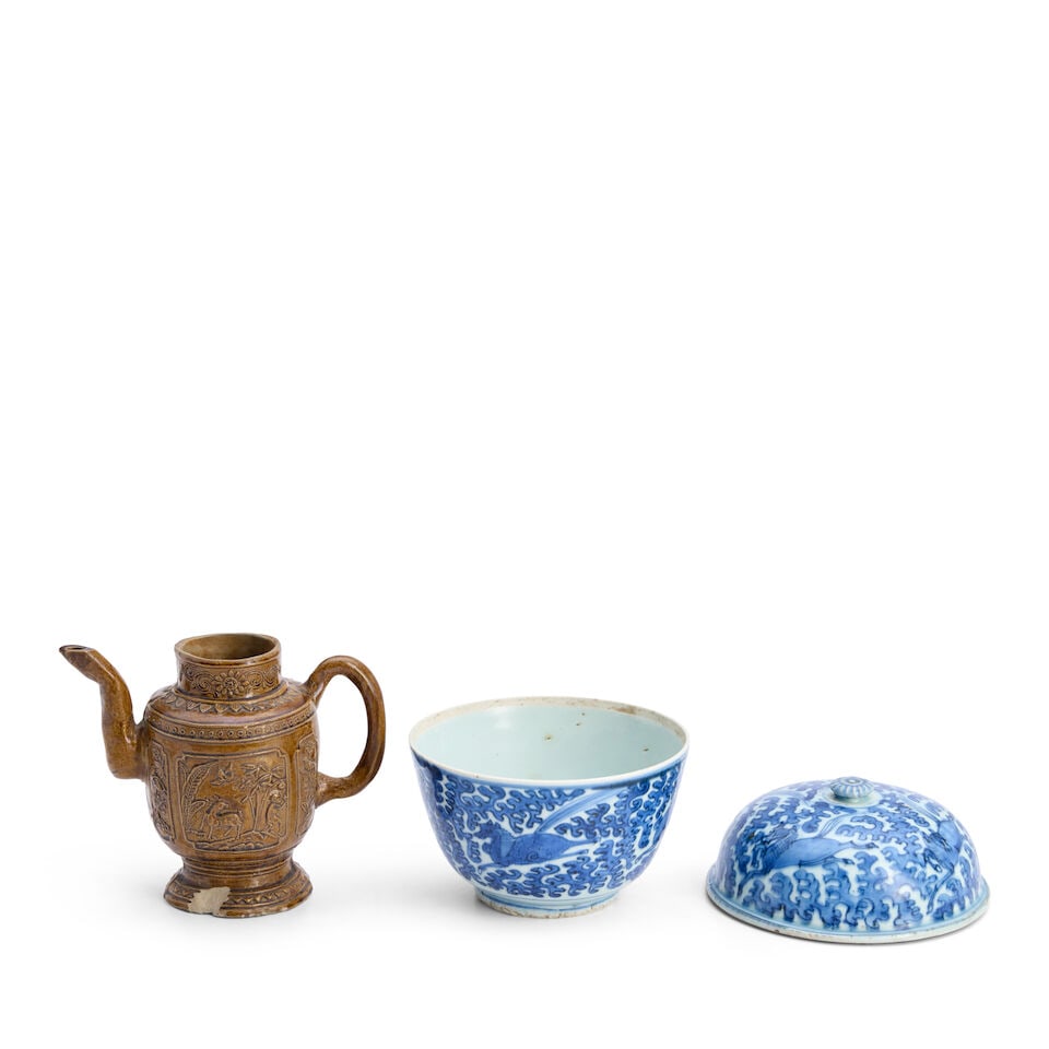 A Blue and White Covered Bowl and a Brown-glazed Ewer China, 18th/19th century, (2) - 2