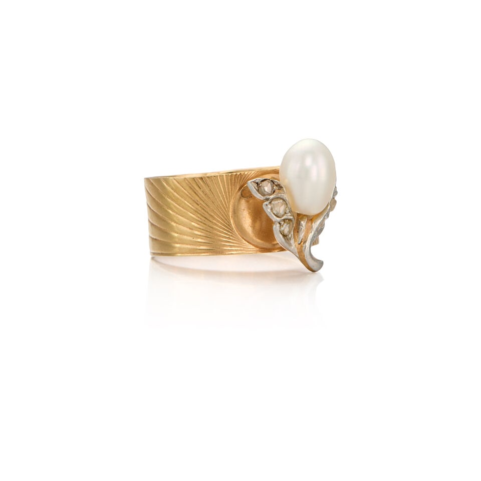 A CULTURED PEARL AND DIAMOND RING - 2