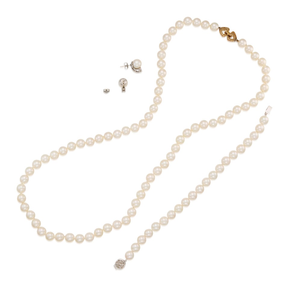 A GROUP OF GOLD AND CULTURED PEARL JEWELRY - 2
