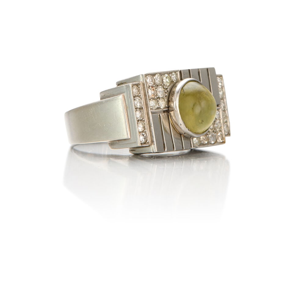 AN ART DECO PLATINUM, CAT'S EYE CHRYSOBERYL AND DIAMOND RING - 2