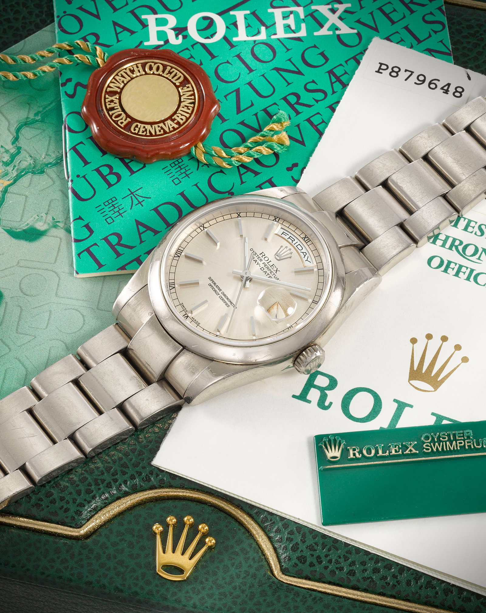 Rolex. A fine 18K white gold automatic calendar bracelet watch Day-Date, Ref: 118209, Circa 2000: Rolex. A fine 18K white gold automatic calendar bracelet watch Model: Day-Date Reference: 118209 Date: Circa 2000 Movement: 31-jewel Cal.3155 automatic, No.38684133 Dial: Sunburst silvered, applied po