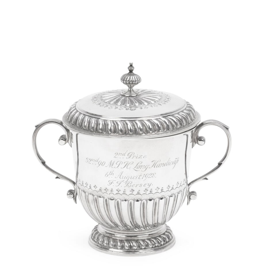 A 1928 BARC Brooklands silver cup with lid, by William Comyns & Sons, Hallmarked London, 1928, - 3