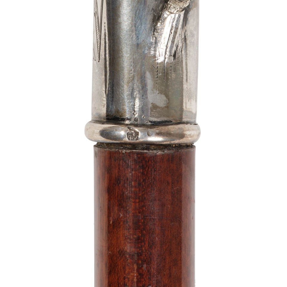 AN AMETHYST INSET 900 STANDARD SILVER CLIMBING BEAR CANEProbably Russian, late 19th century - 2