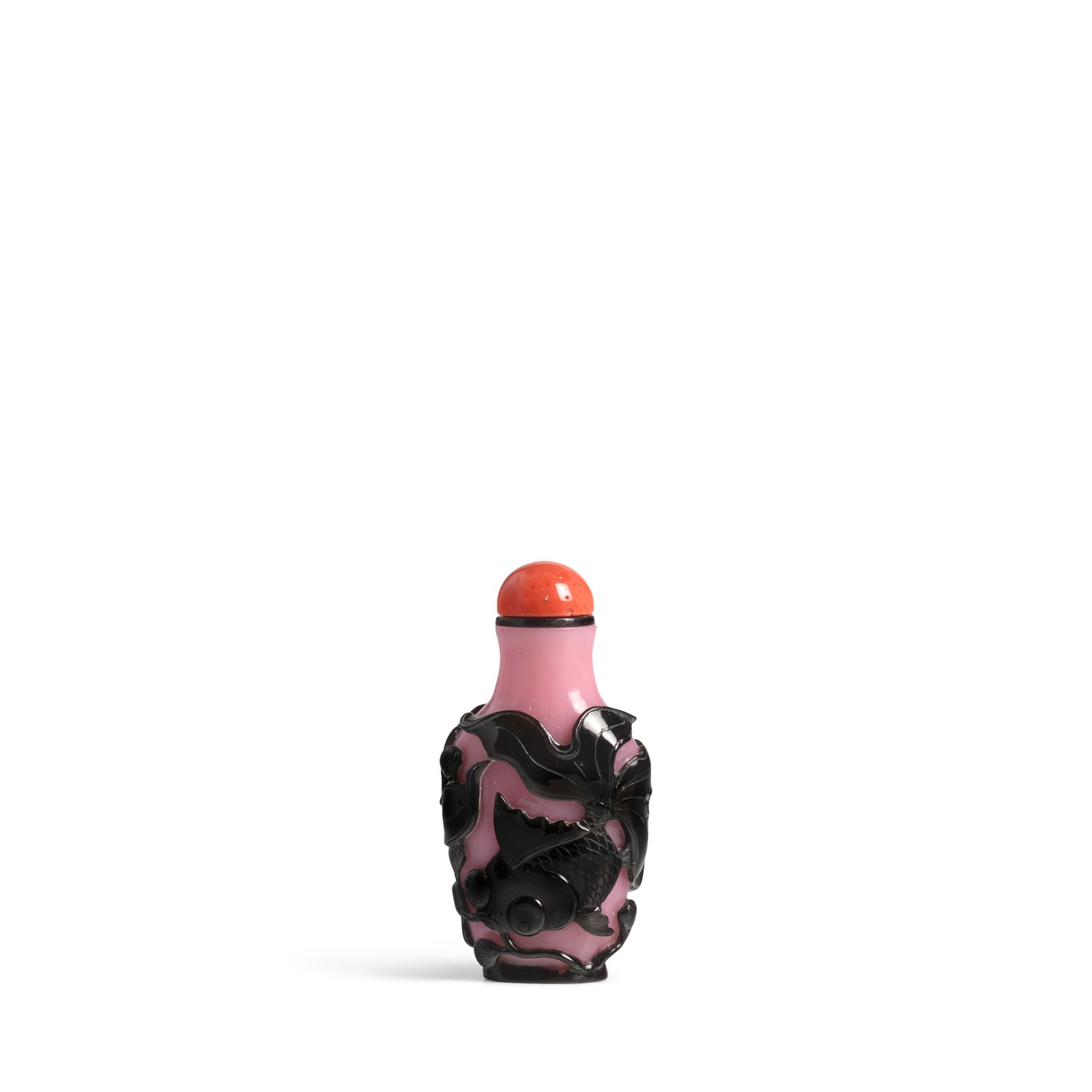 A PINK GLASS OVERLAY 'SWIMMING GOLDFISH' SNUFF BOTTLE 1820-1880: A PINK GLASS OVERLAY 'SWIMMING GOLDFISH' SNUFF BOTTLE 1820-1880 Of small, oval-form shape tapering into a flared neck, flat rim and regular mouth, the pale pink glass bottle overlaid in black with two