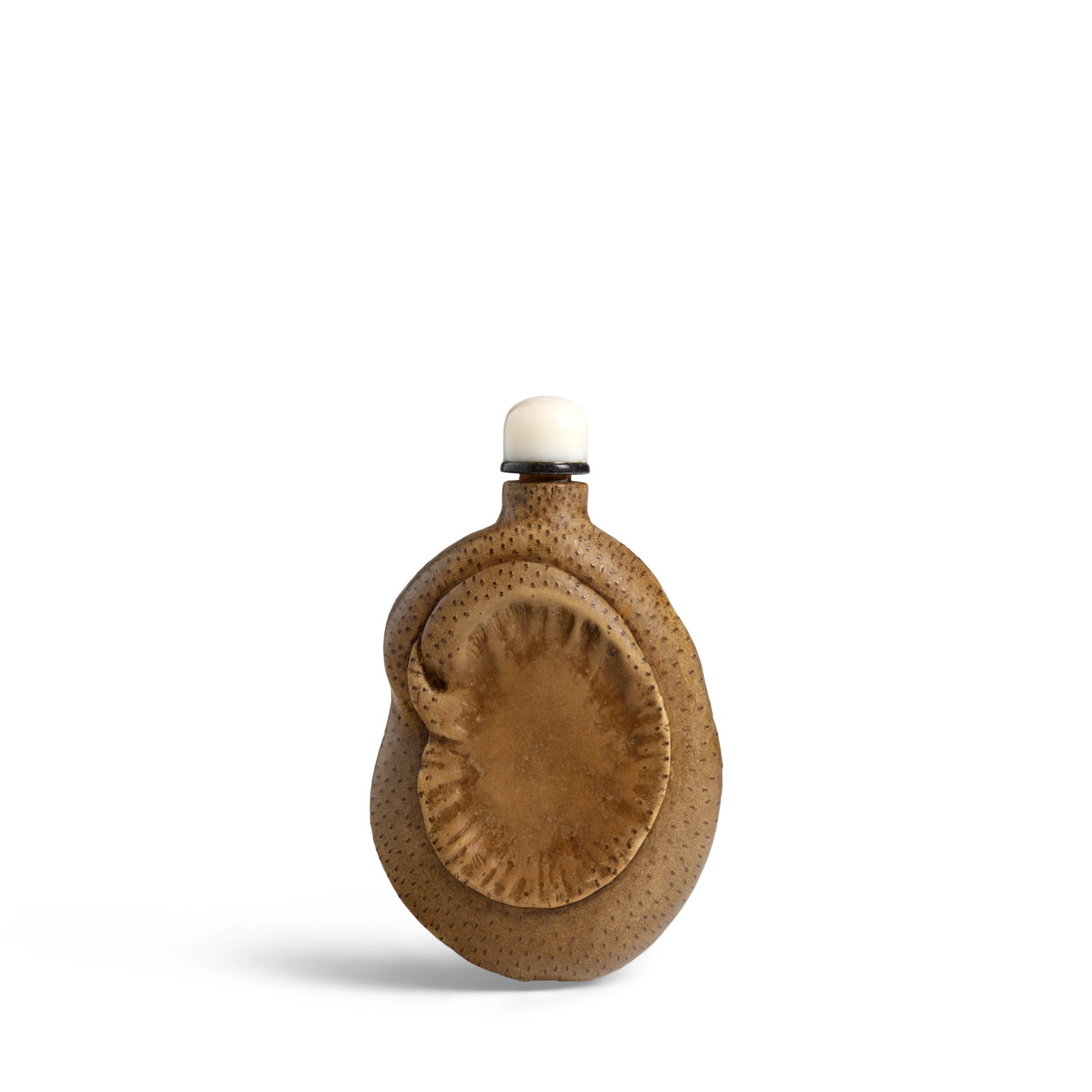A RARE PEAPOD-SHAPED BAMBOO SNUFF BOTTLE Qing Dynasty: A RARE PEAPOD-SHAPED BAMBOO SNUFF BOTTLE Qing Dynasty Molded in the form of a pea pod, one with a raised shell-form face, the other with a concave oval surface, with short neck and small mouth opening