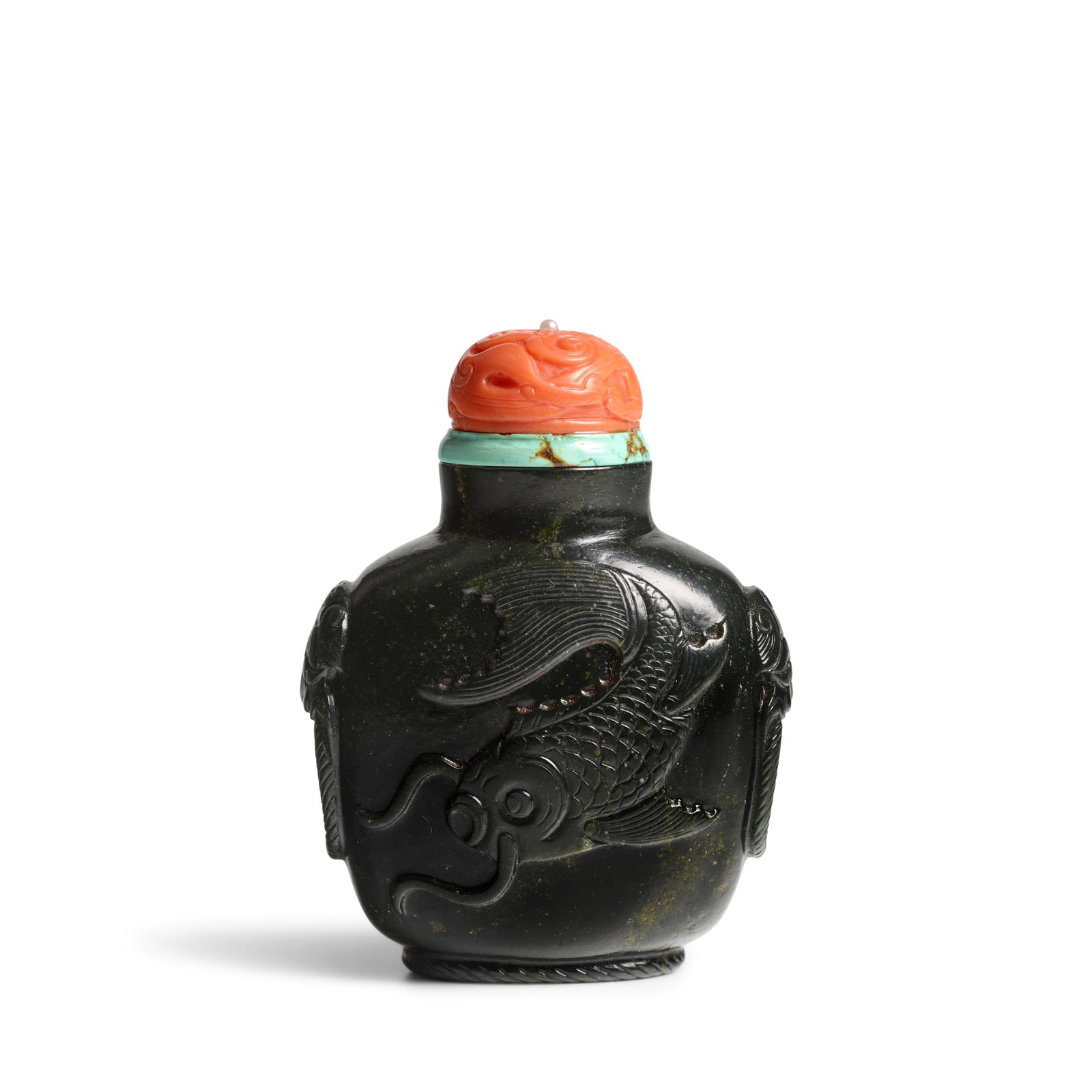 A BLACK JADE 'DOUBLE CARP' SNUFF BOTTLE 1750-1820 (1 of 1)