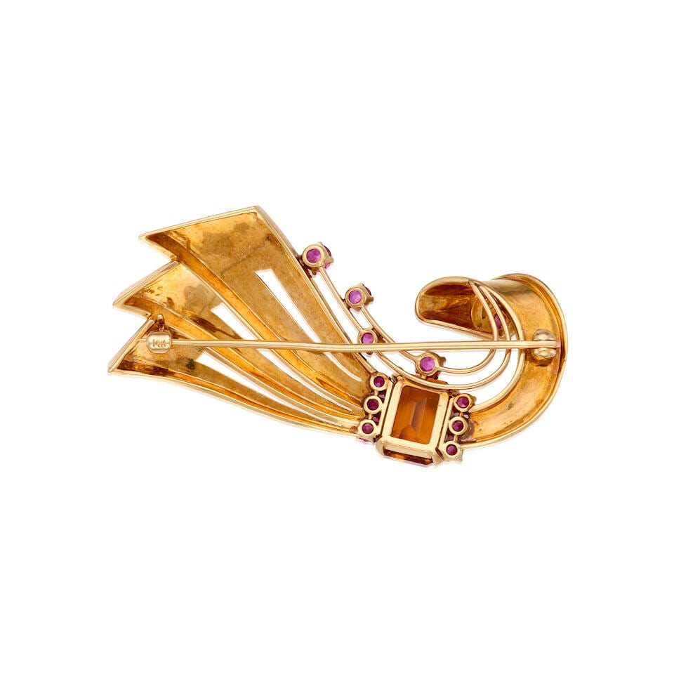 TIFFANY & CO.: A 14K GOLD, CITRINE AND PINK SAPPHIRE RETRO BROOCH - 2