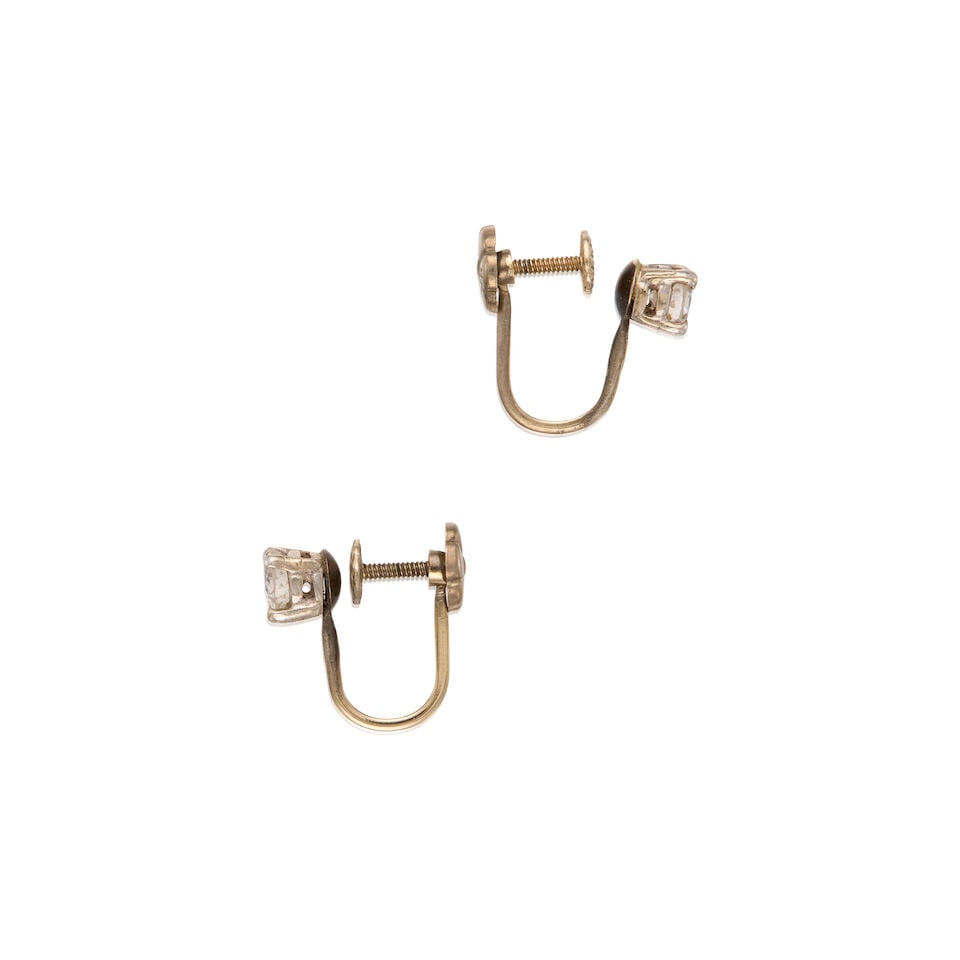 A WHITE GOLD AND DIAMOND EARRINGS - 2