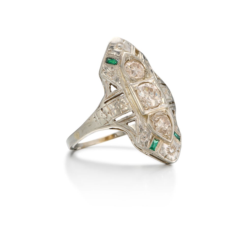 A WHITE GOLD, DIAMOND, EMERALD AND GLASS RING - 2