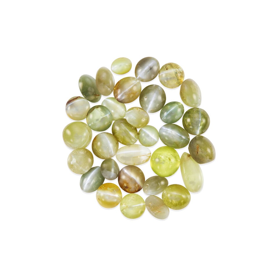 GROUP OF LOOSE CAT'S EYE CHRYSOBERYL: GROUP OF LOOSE CAT'S EYE CHRYSOBERYL • Numerous multi shaped cat's eye chrysoberyl weighing approximately 36.10 carats total Footnotes: OVERALL CONDITION: good Wear in form of minor scratches