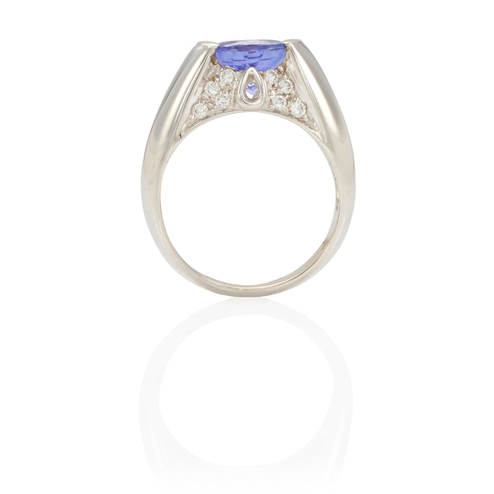 AN 18K WHITE GOLD, DIAMOND, AND TANZANITE RING - 2