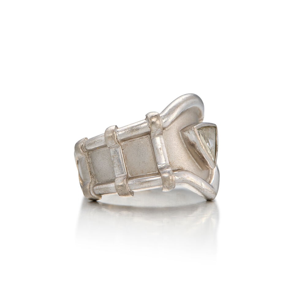17K WHITE GOLD AND DIAMOND RING - 2