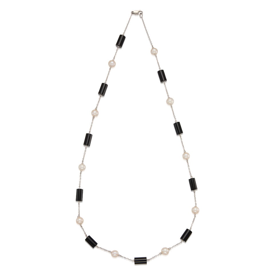 A PLATINUM, ONYX AND CULTURED PEARL NECKLACE (1 of 1)