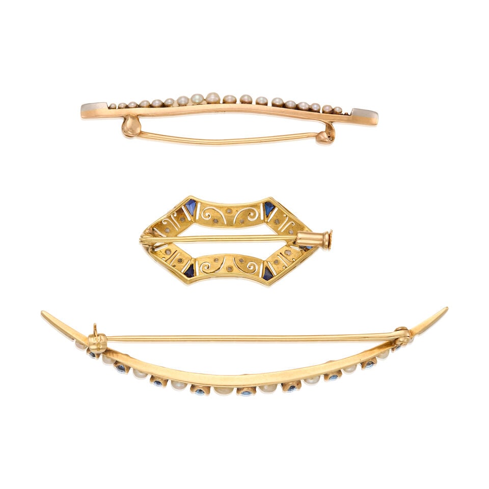 A GROUP OF ANTIQUE, SAPPHIRE, CULTURED PEARL AND DIAMOND BROOCHES - 2