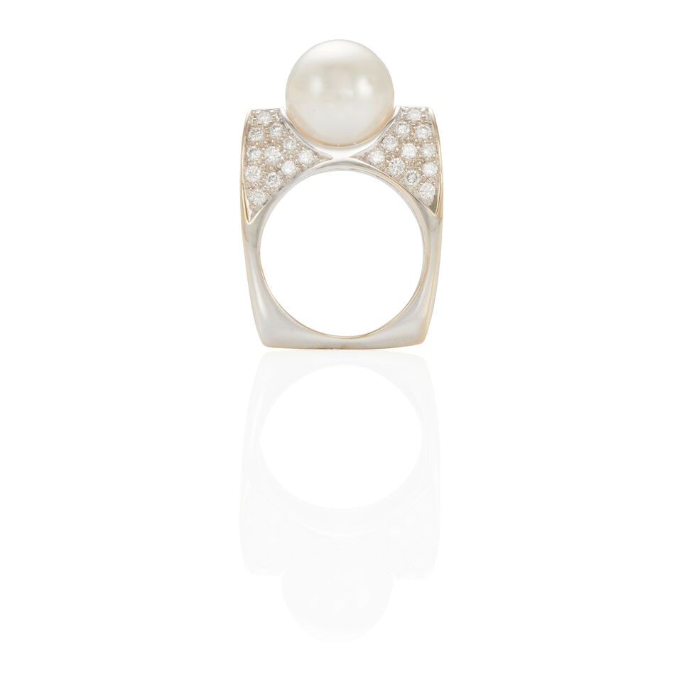 AN 18K WHITE GOLD, CULTURED PEARL AND DIAMOND RING - 2
