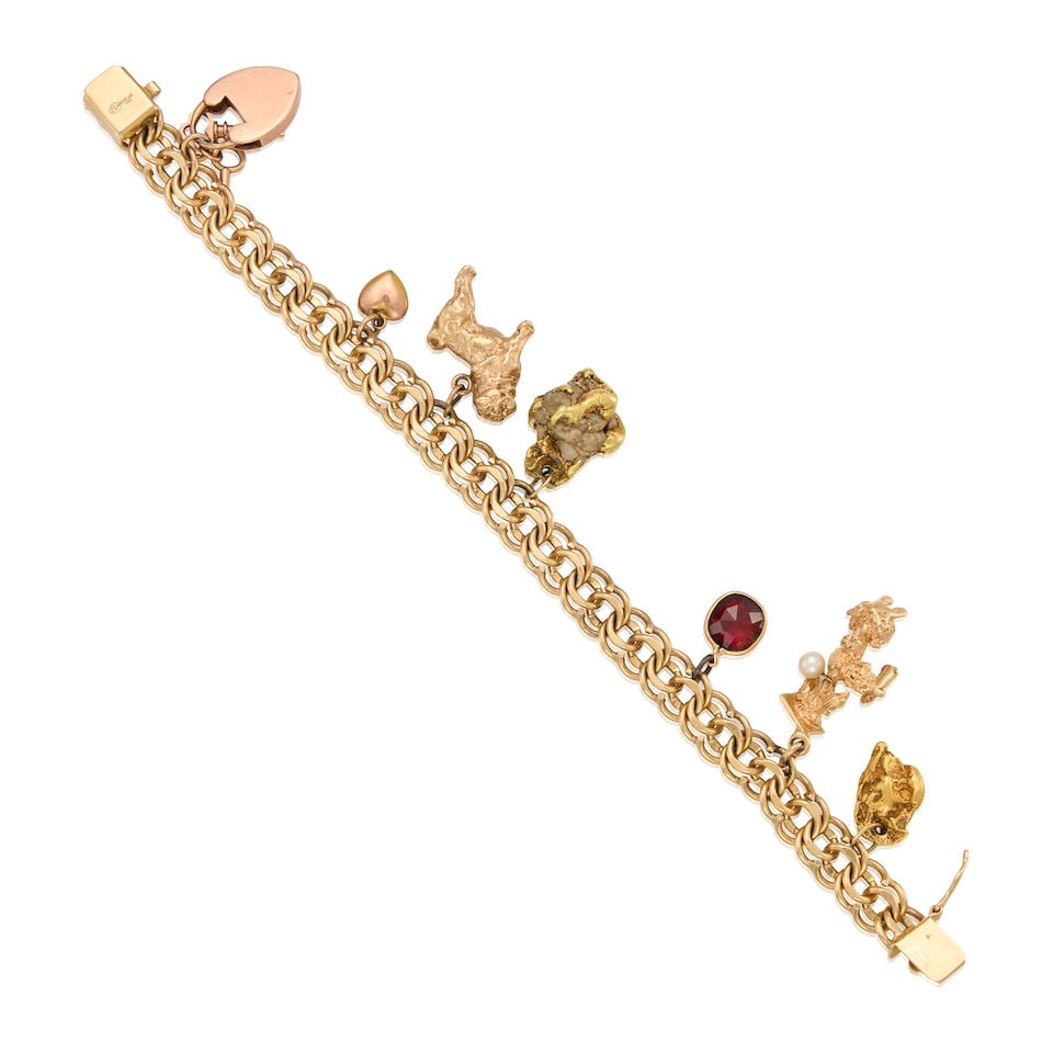 A GOLD CHARM BRACELET - 2