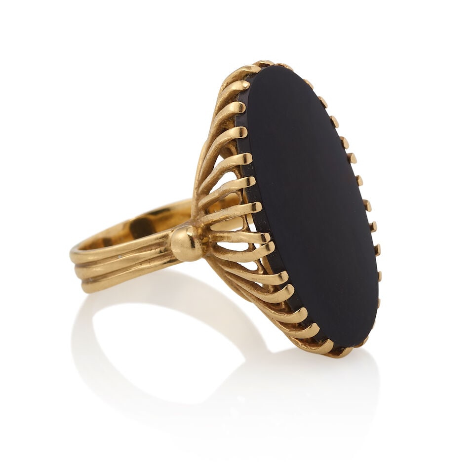 12K GOLD AND ONYX RING - 2
