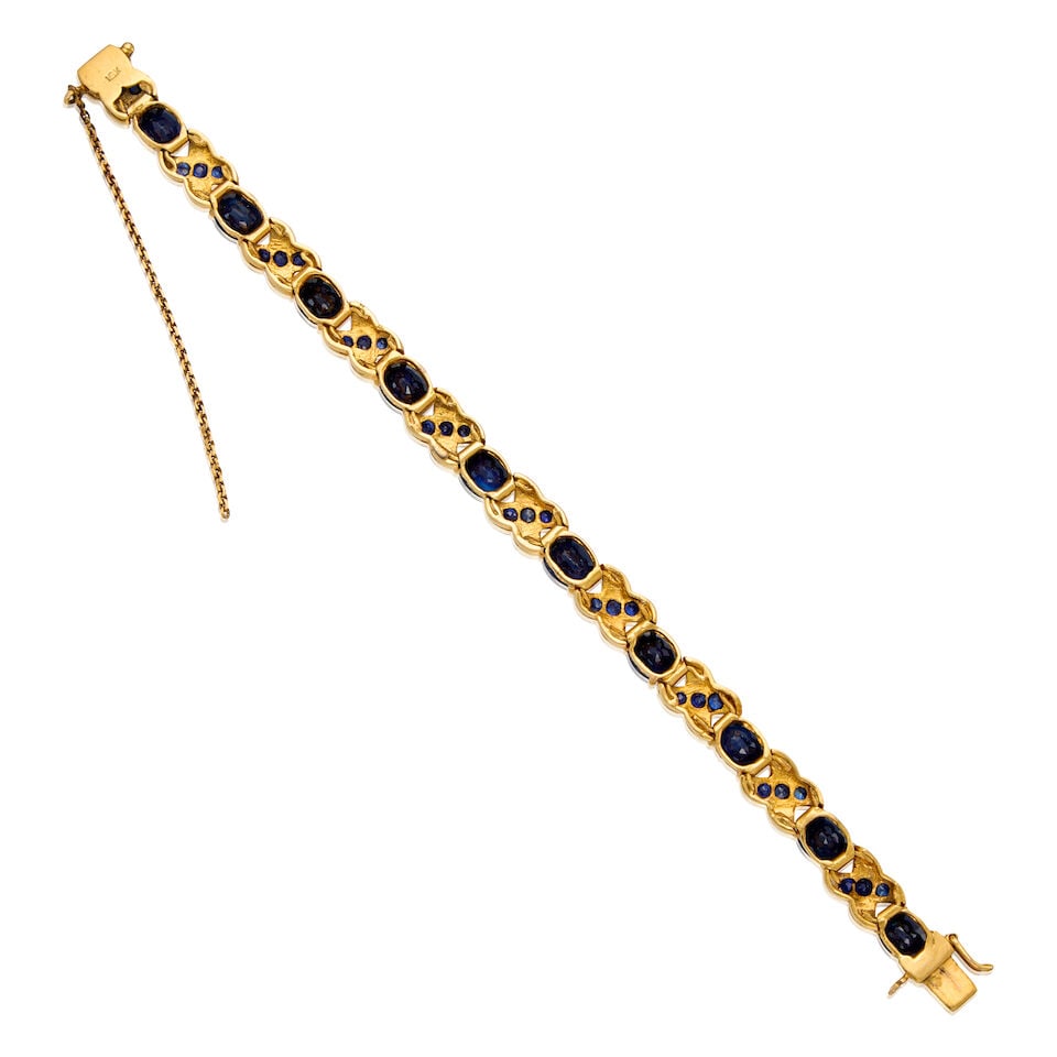 A GOLD, SAPPHIRE AND LATTICE DIFFUSION SAPPHIRE BRACELET - 2