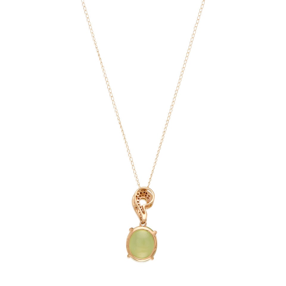 A GOLD, PREHNITE AND DIAMOND PENDANT WITH CHAIN - 2