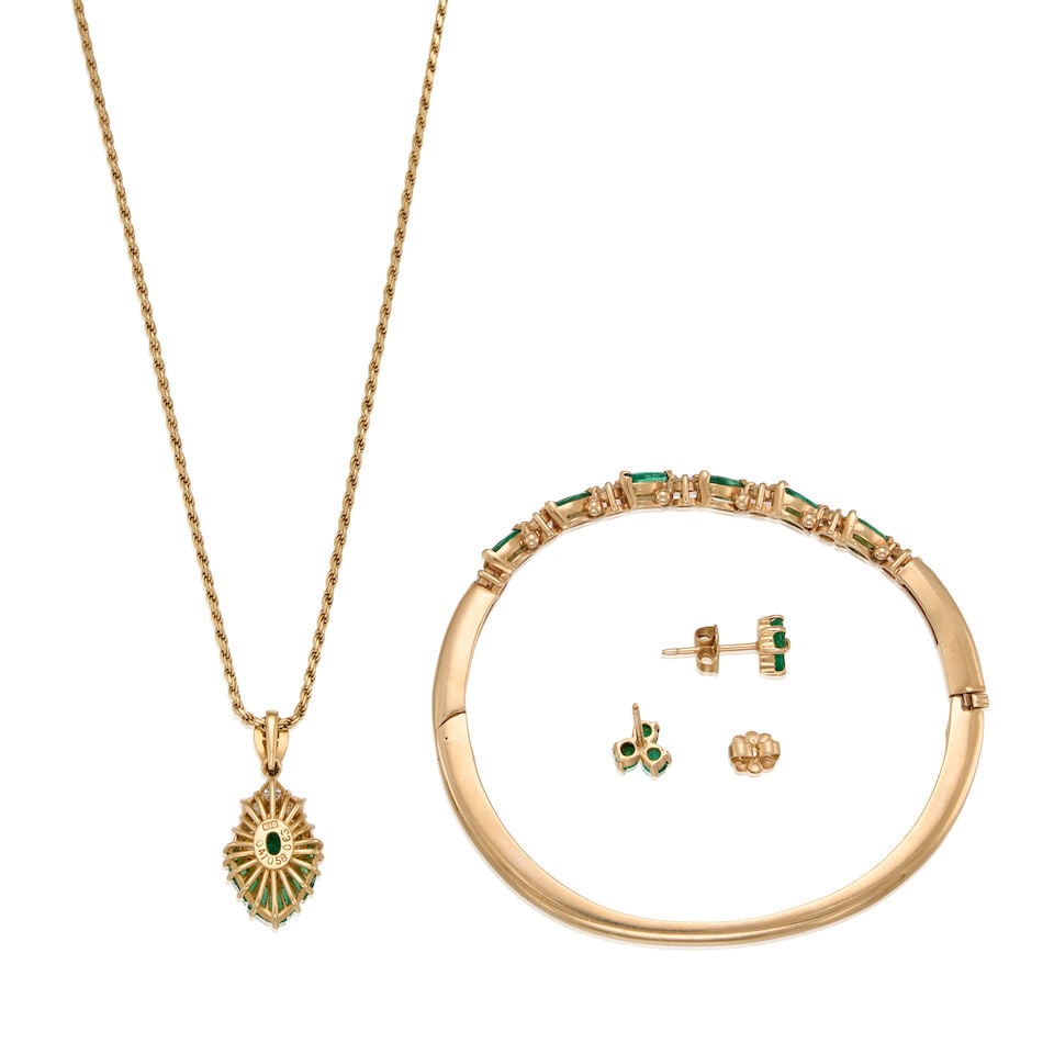 A GROUP OF GOLD, EMERALD AND DIAMOND JEWELRY - 2