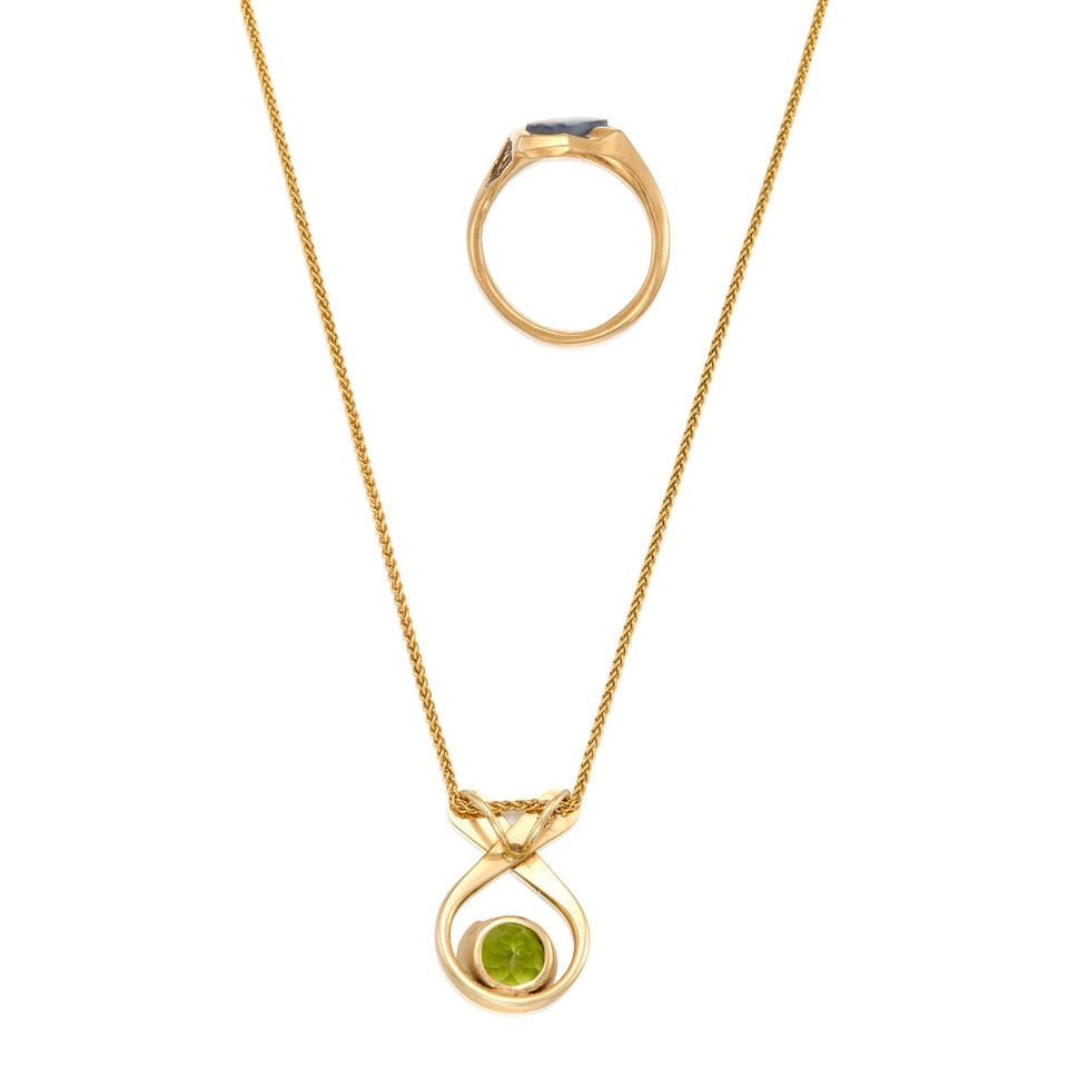 A GOLD, PERIDOT, OPAL RING AND PENDANT WITH CHAIN - 2