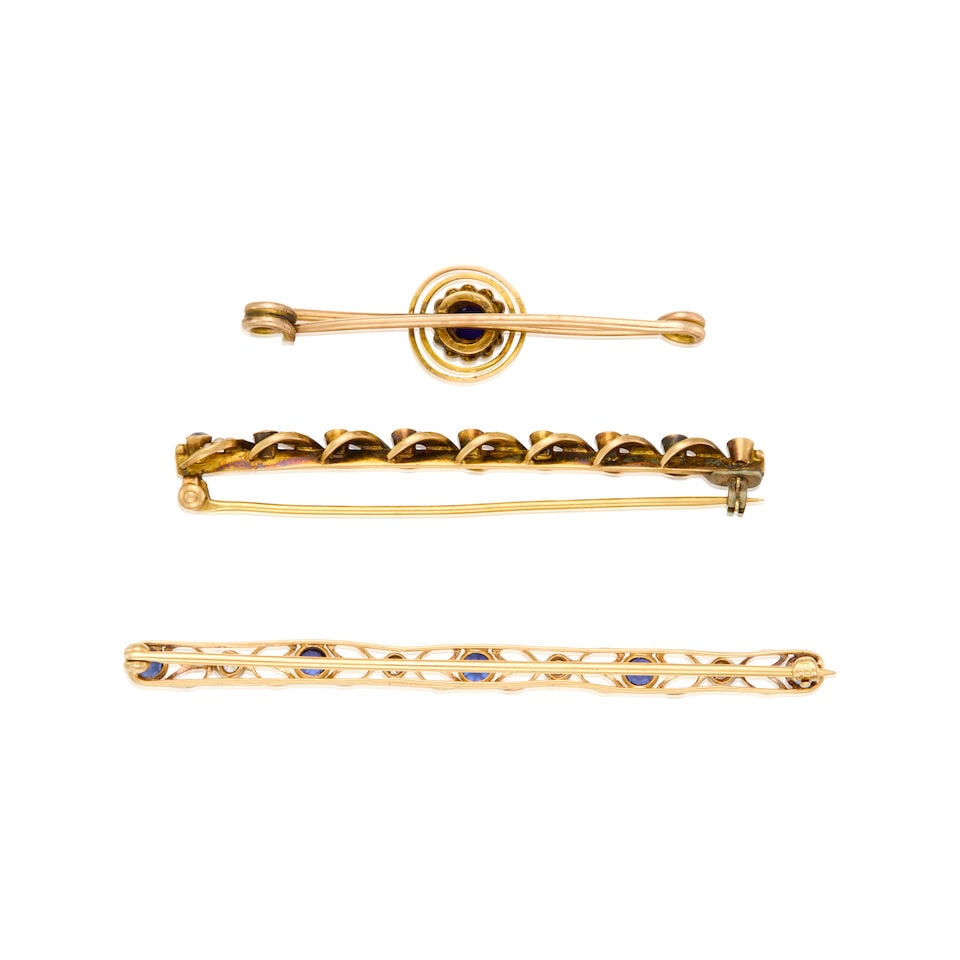 A GROUP OF ANTIQUE BROOCHES - 2