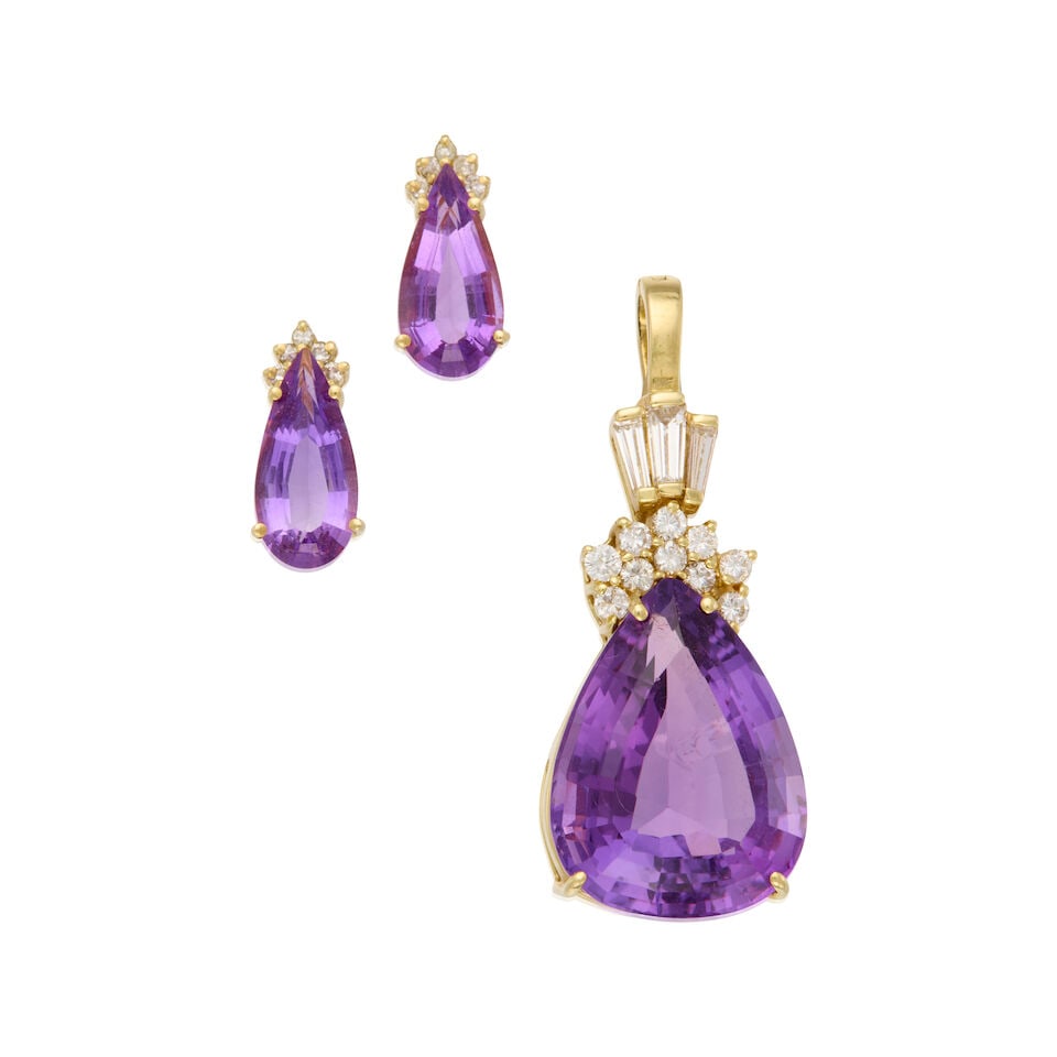 A GOLD, AMETHYST, DIAMOND PENDANT AND EARRINGS (1 of 2)