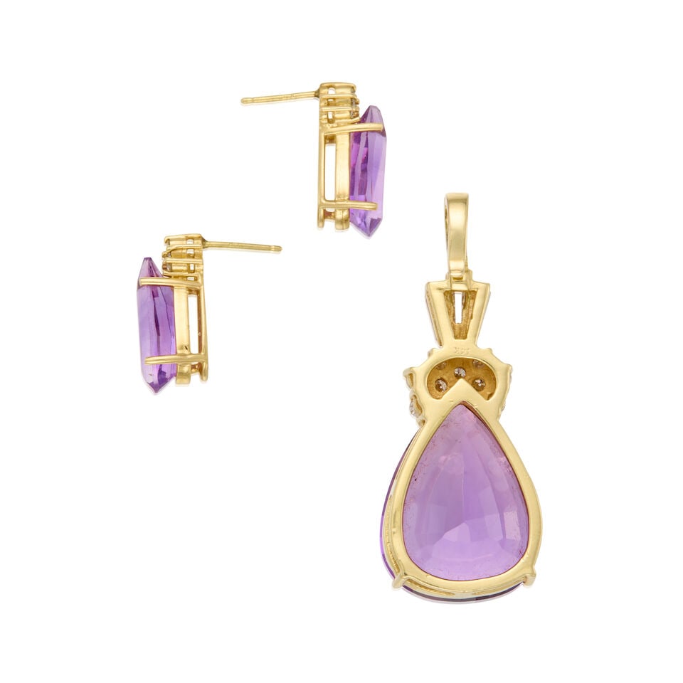 A GOLD, AMETHYST, DIAMOND PENDANT AND EARRINGS - 2