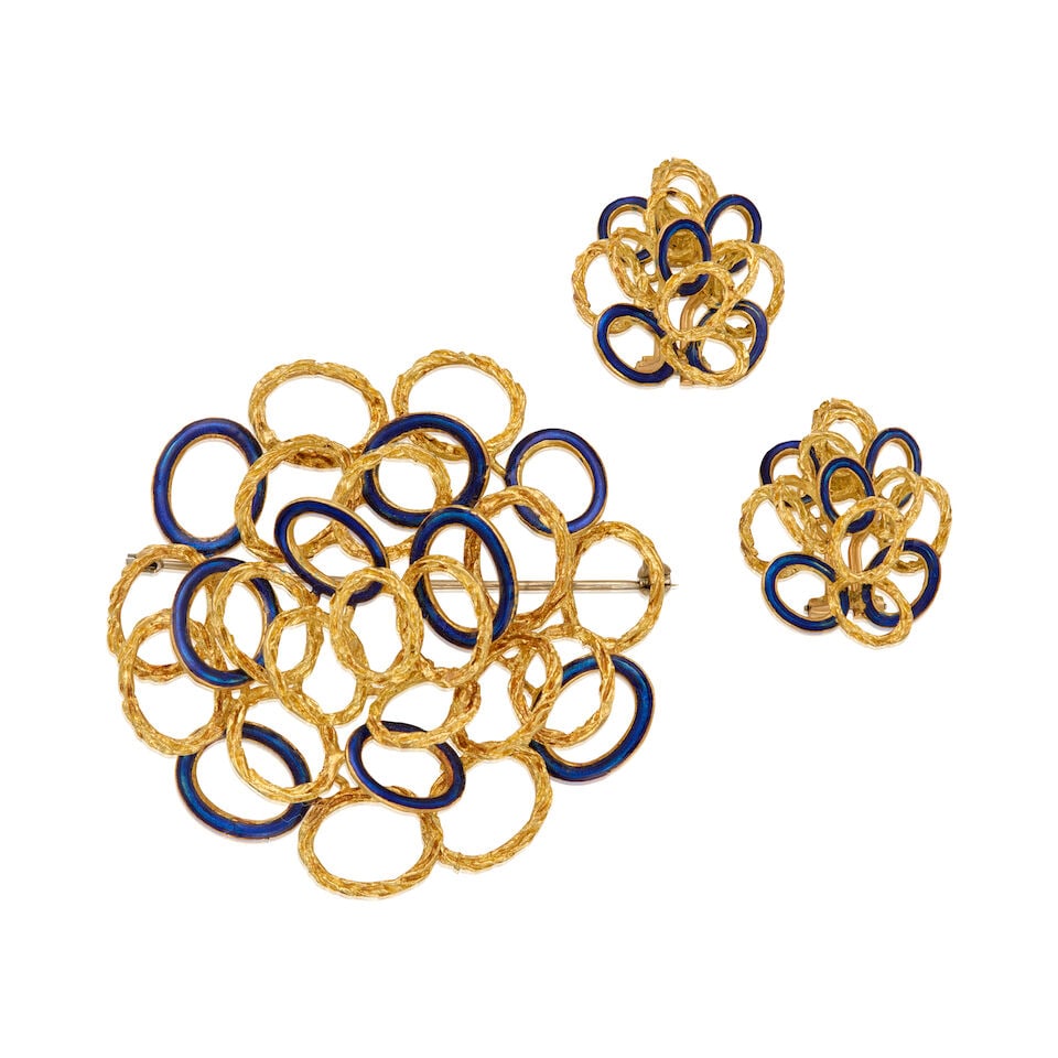 18K GOLD AND ENAMEL BROOCH AND EARRINGS: 18K GOLD AND ENAMEL BROOCH AND EARRINGS • Brooch measures 2 1/4 in. x 2 1/4 in. • Earrings measure 1 in. x 7/8 in. • Estimated gross weight: 32.50 grams Footnotes: OVERALL