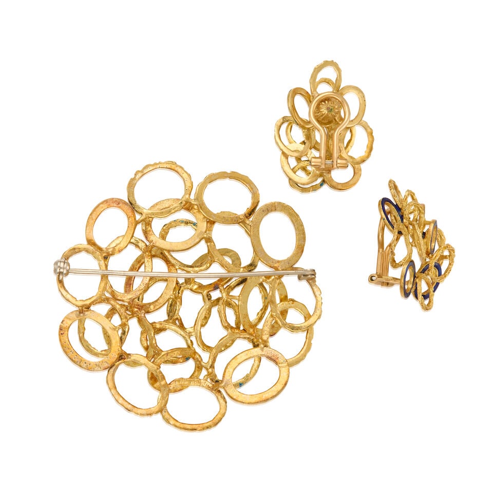 18K GOLD AND ENAMEL BROOCH AND EARRINGS - 2