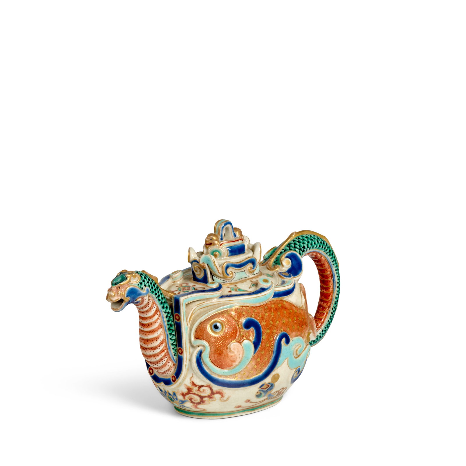 MAKUZU (MIYAGAWA) KŌZAN (1842-1916) A Porcelain Ewer Meiji (1868-1912) or Taisho (1912-1926...: MAKUZU (MIYAGAWA) KŌZAN (1842-1916) A Porcelain Ewer Meiji (1868-1912) or Taisho (1912-1926) era, 19th/20th century Molded on the sides of the body with large sea bream in waves, the spout and ha