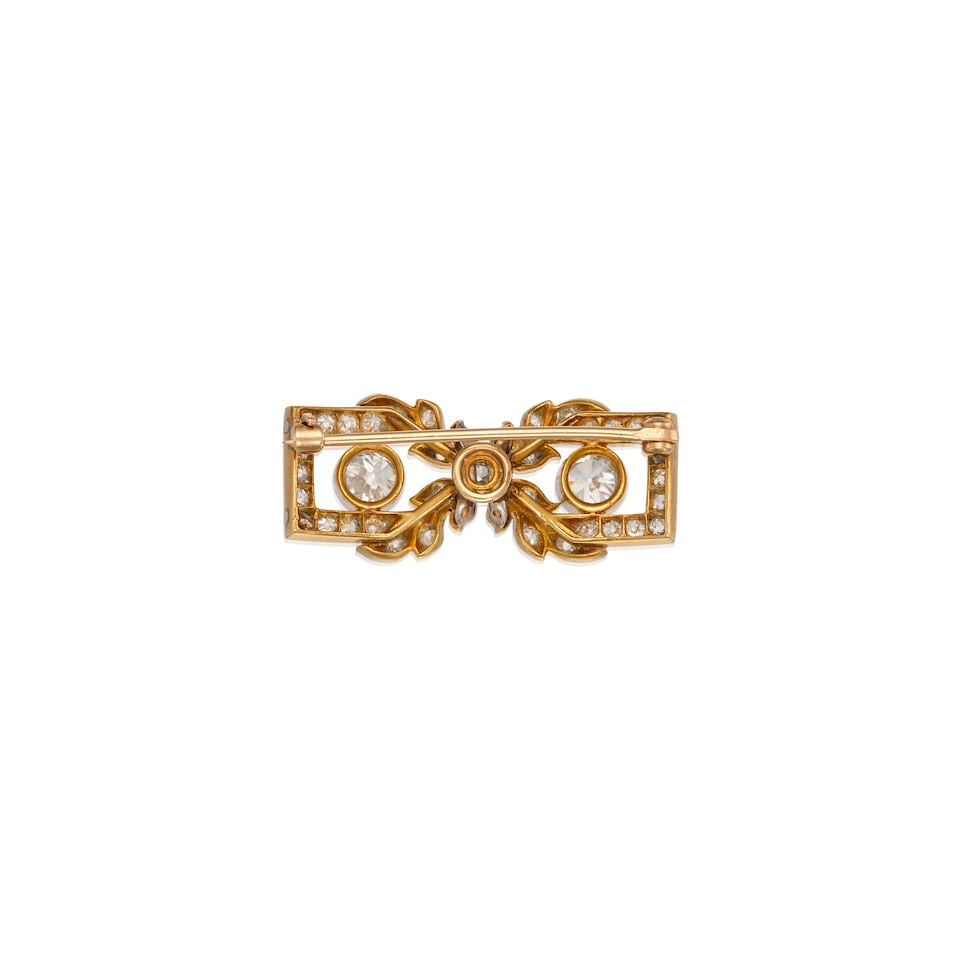 AN ANTIQUE PLATINUM, GOLD AND DIAMOND BROOCH - 3