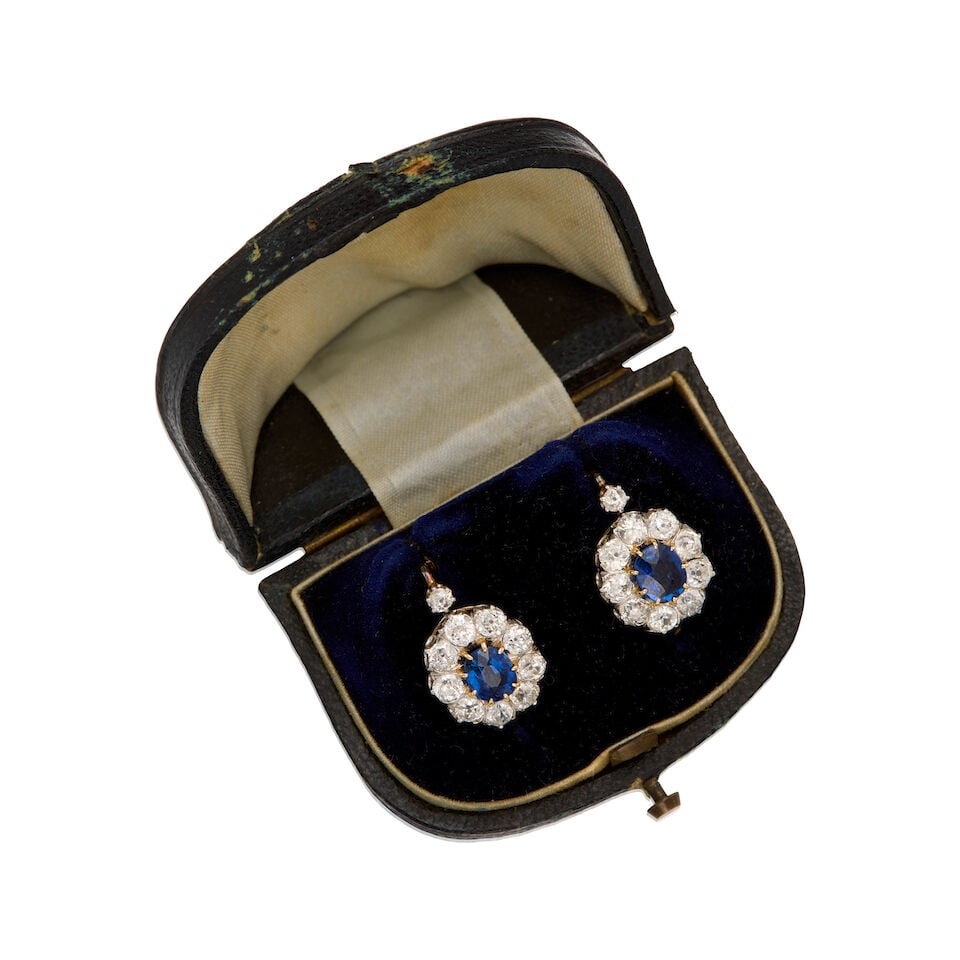 A PAIR OF ANTIQUE SAPPHIRE AND DIAMOND EARRINGS - 3