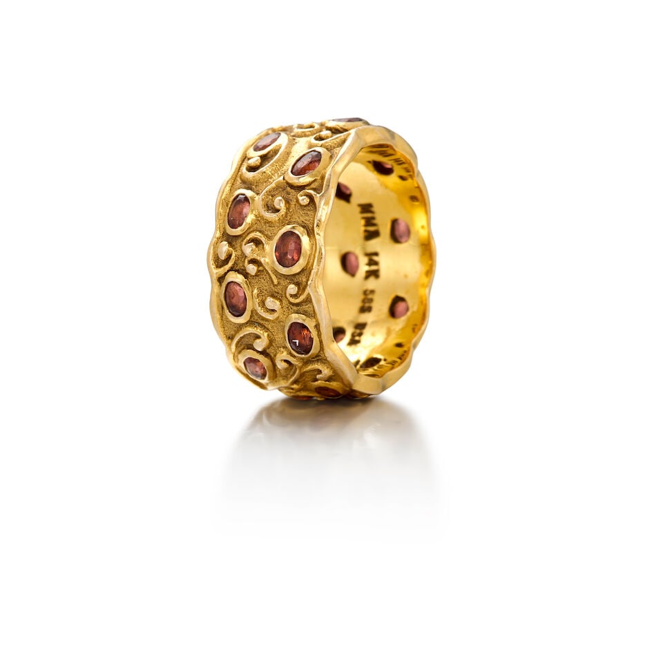 14K YELLOW GOLD AND GARNET RING - 3